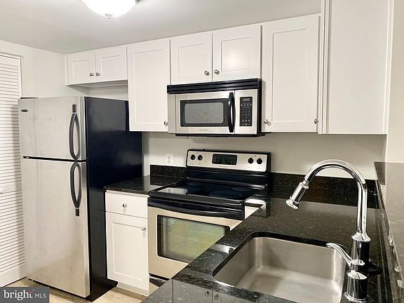 5th image of 1001 N Vermont St APT 903