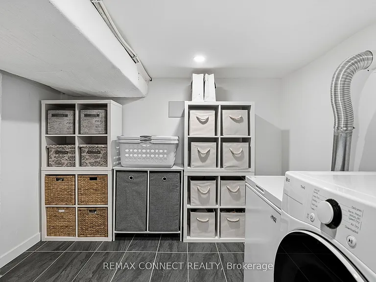 60 Woodbury Rd — Photo 40