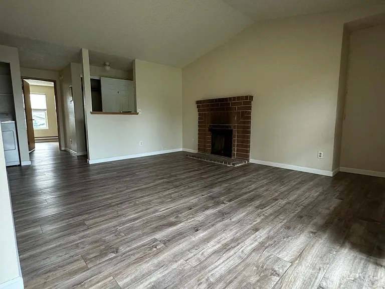 4103 Center St #D — Photo 14