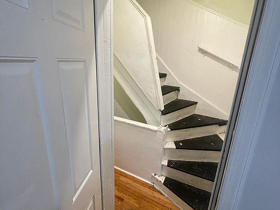 3rd image of 90 Brown Pl APT 2