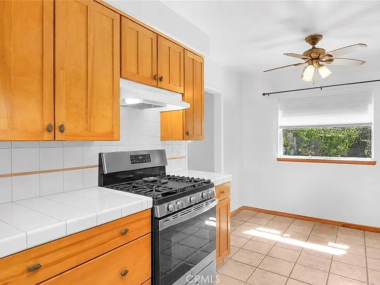 310 S Beachy Pl — Photo 9