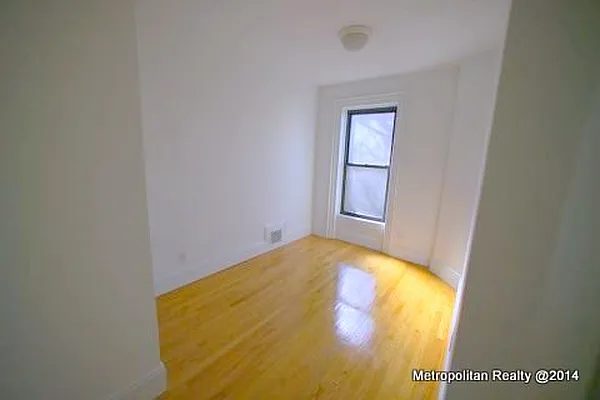 Rented by Metropolitan Realty | media 30