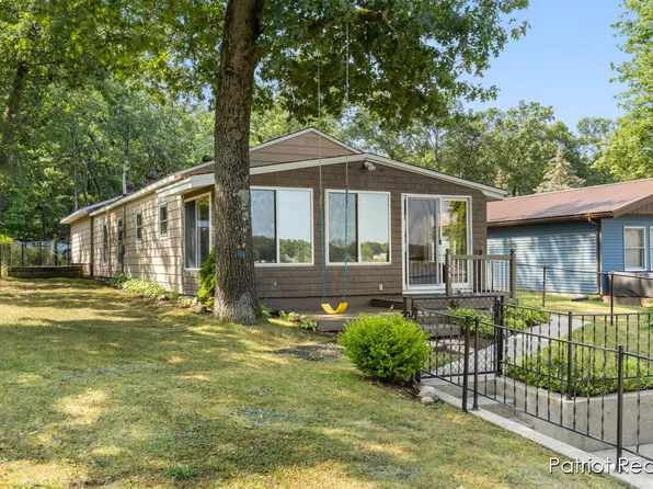8744 S Spruce Ave, Newaygo, MI 49337