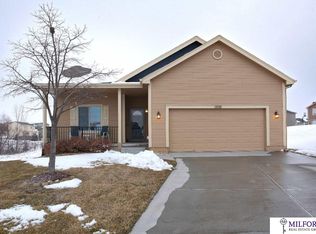 18920 Drexel Cir, Omaha, NE 68135