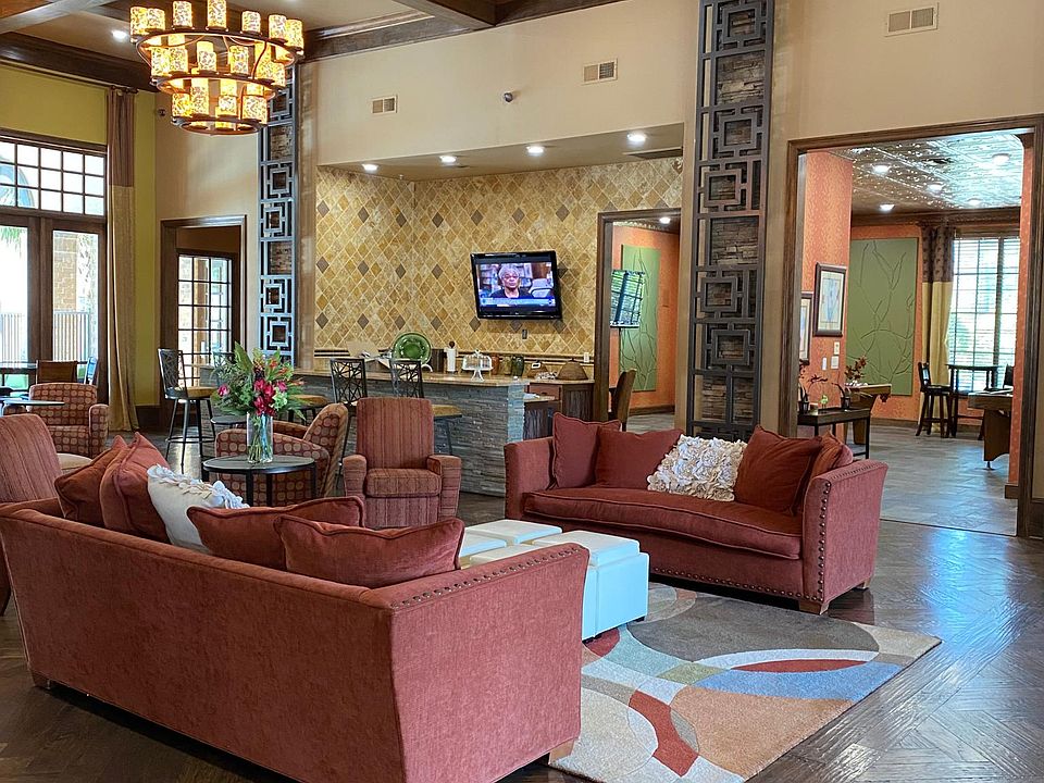 Come hand out in our community center and have a cup of coffee and/or tea.