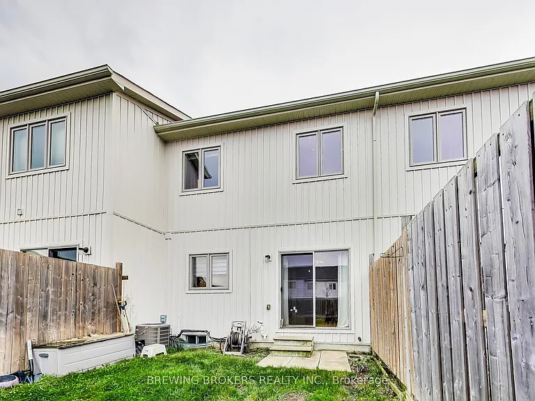 33 Pearcey Cres — Photo 36
