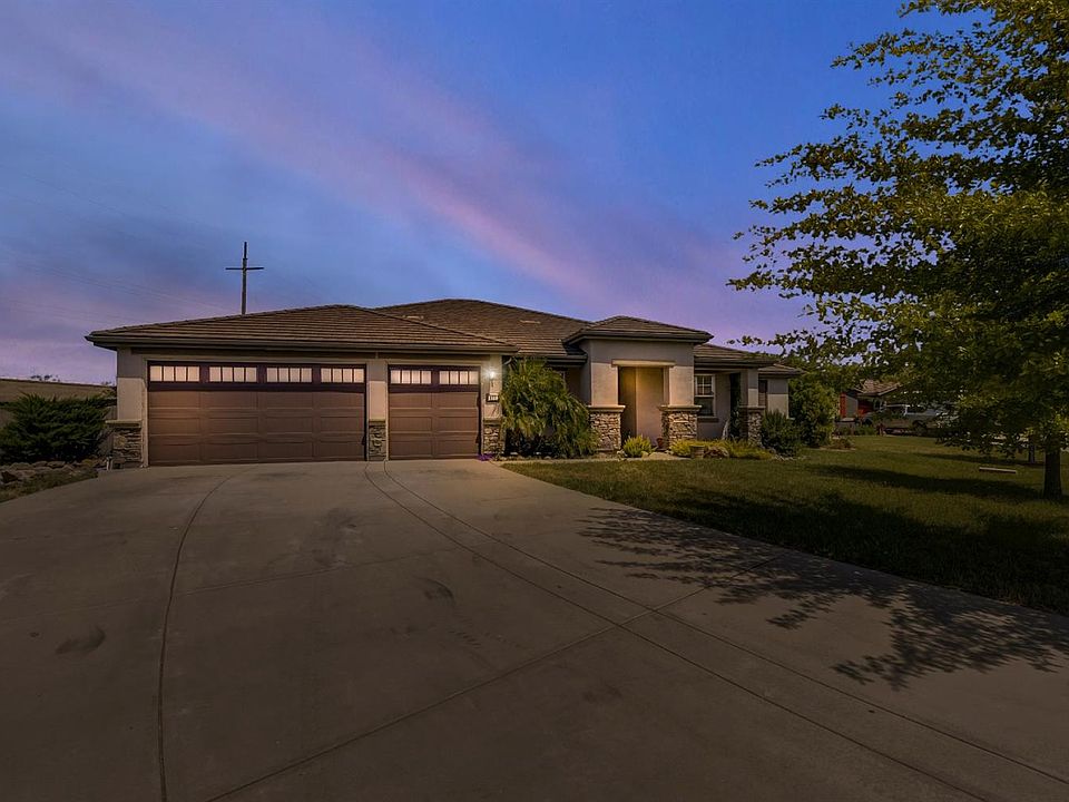 2nd image of 922 Cavanaugh Ct