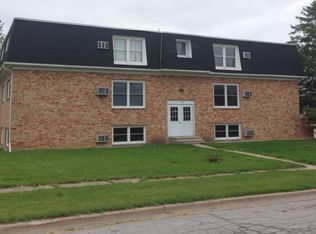 1412 Willow St APT 5, Sycamore, IL 60178