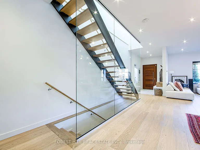 257 Manor Rd E — Photo 25