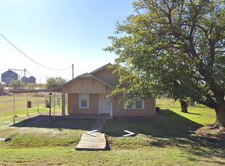 569 Market St, Quanah, TX 79252