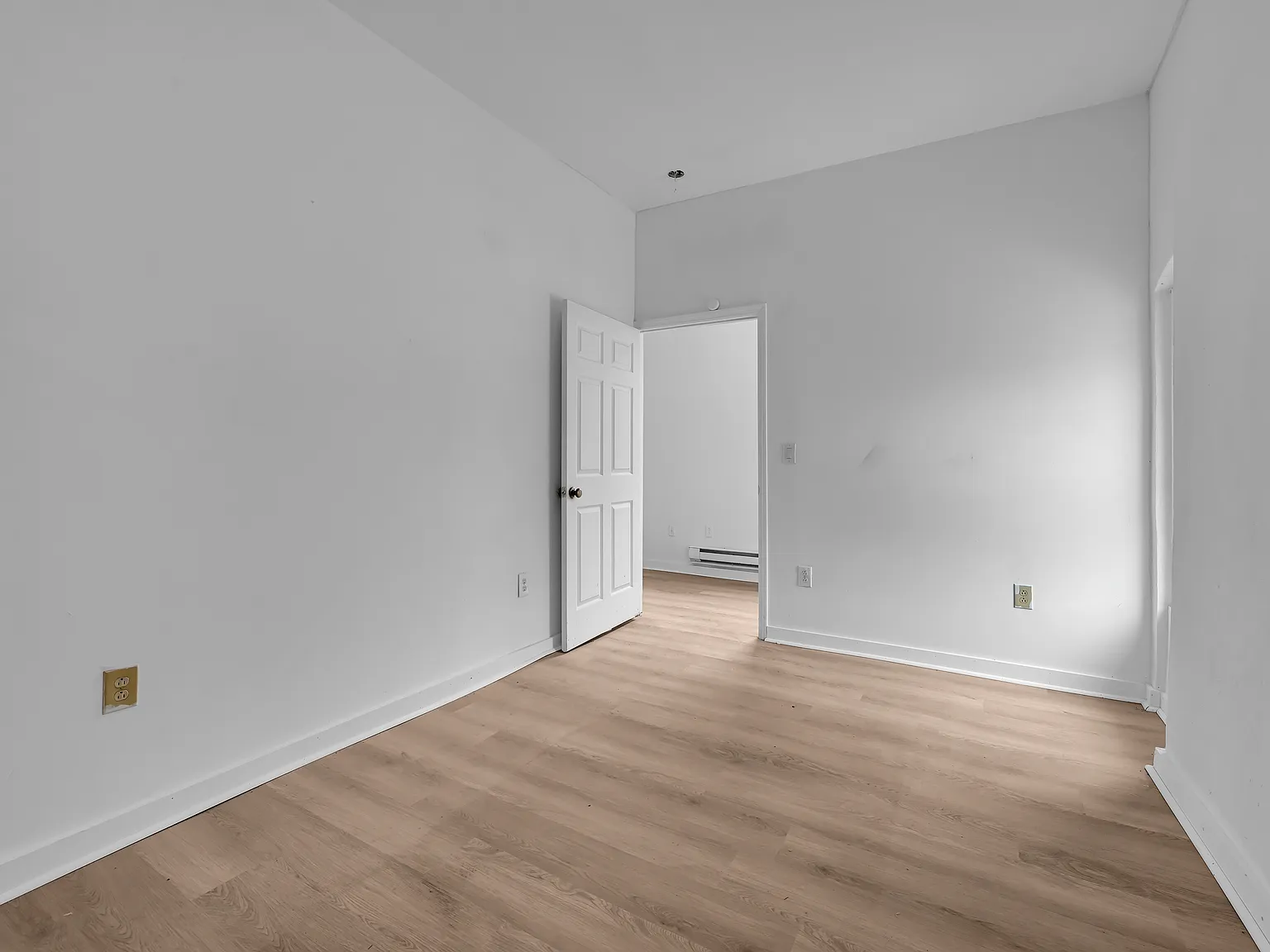 2 bed, $1,300 — Photo 4