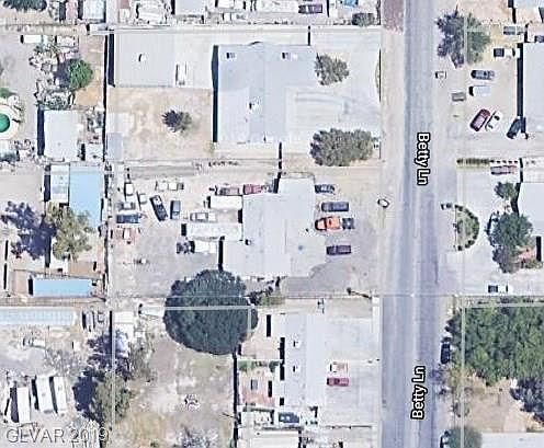 2nd image of 837 Betty Ln