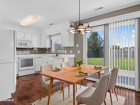 5th image of 2605 Rothbury Way