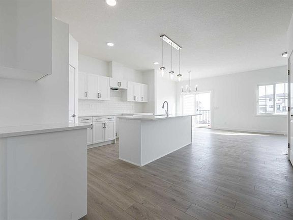 5th image of 304 N Edgefield Close