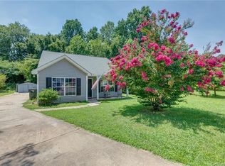 124 Meghanshire Ct, Clover, SC 29710