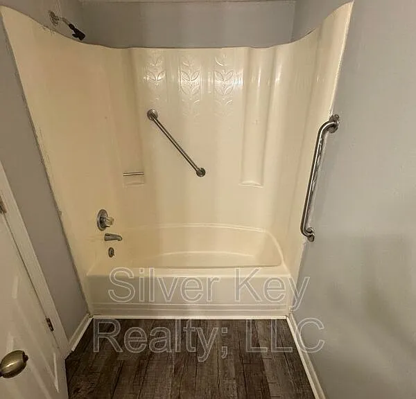 311 Sunset Dr #10 — Photo 8