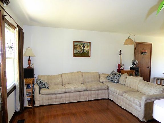 3rd image of 6880 West Ave