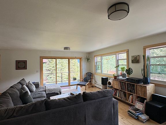 4th image of 192 Hillside Ln