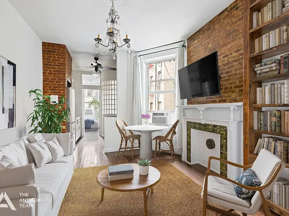 264 West 22nd Street image 1 of 7