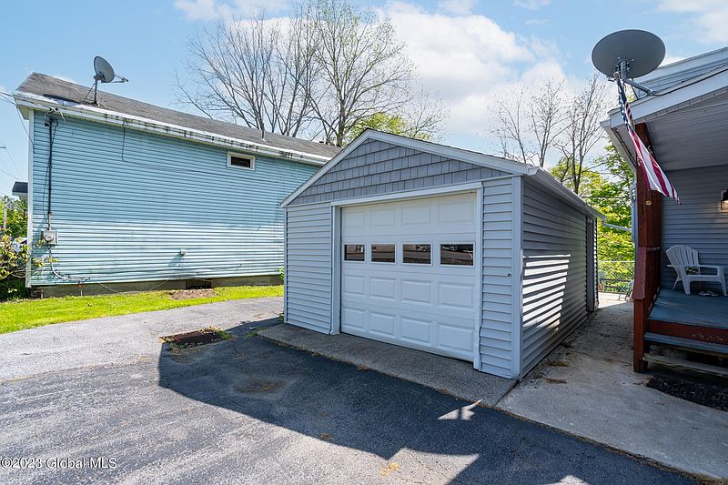 5th image of 167 Maple Avenue