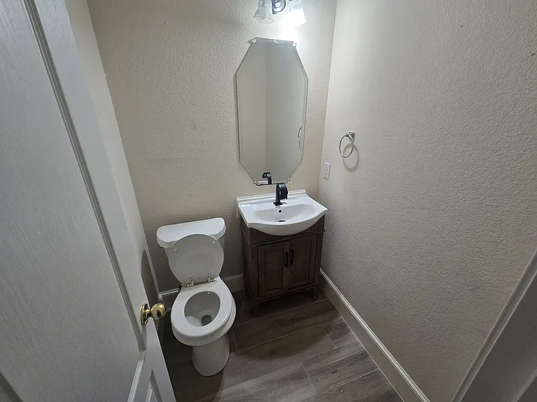 8405 Luzerne Dr — Photo 9