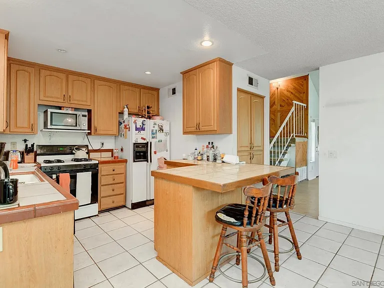8113 Blythe Ct — Photo 10