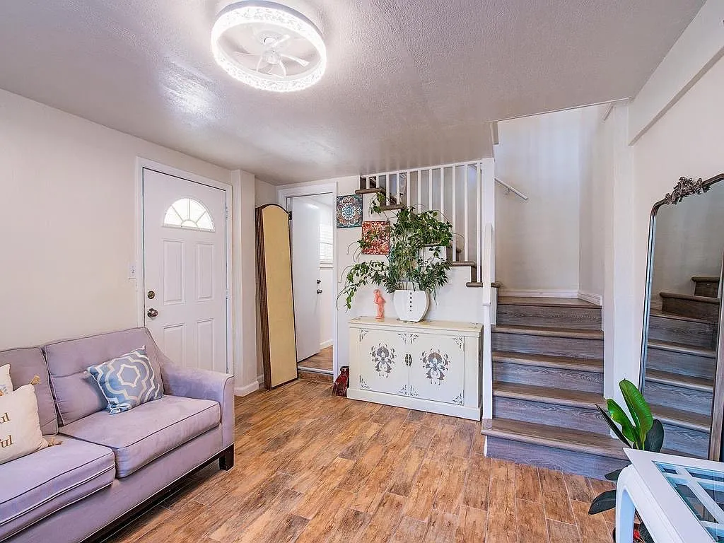 3 bed, 1800 sqft, $3,500 — Photo 2