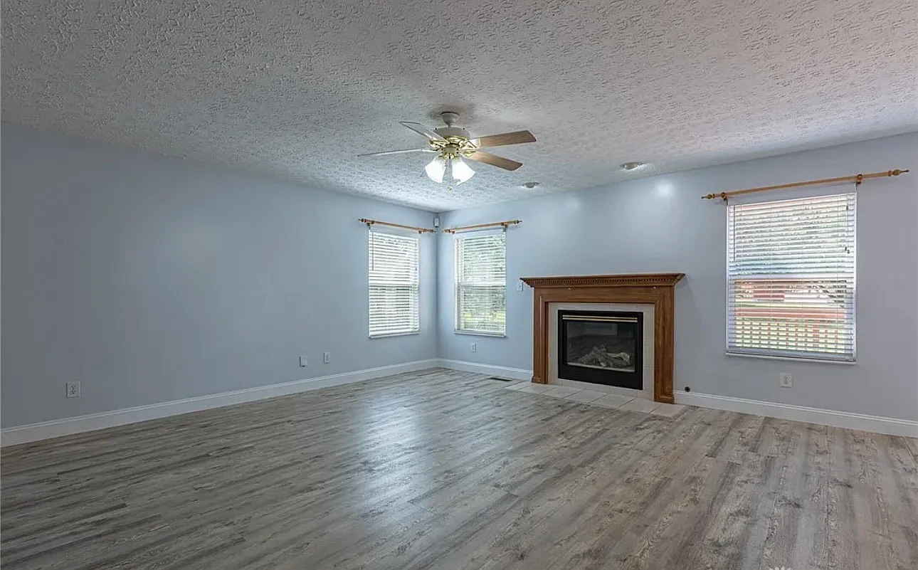 4 bed, 3.5 bath, 1876 sqft, $2,650 — Photo 3