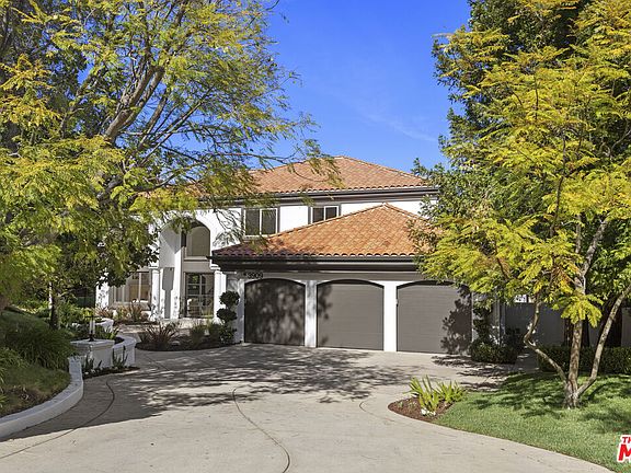 2nd image of 3909 Cresthaven Dr