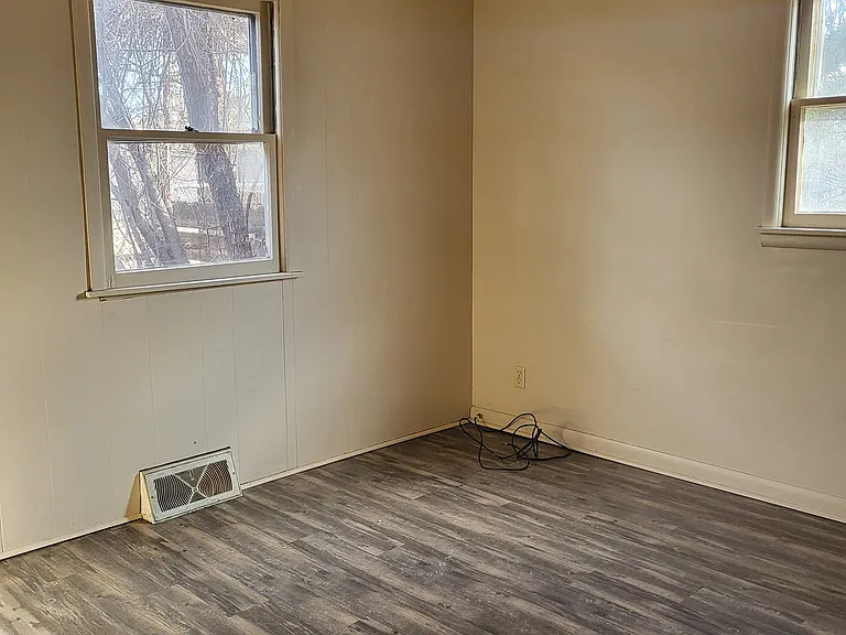 313 E Tallent St — Photo 6