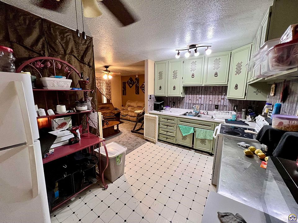 814 SE Eastgate Dr, Topeka, KS 66607 Zillow