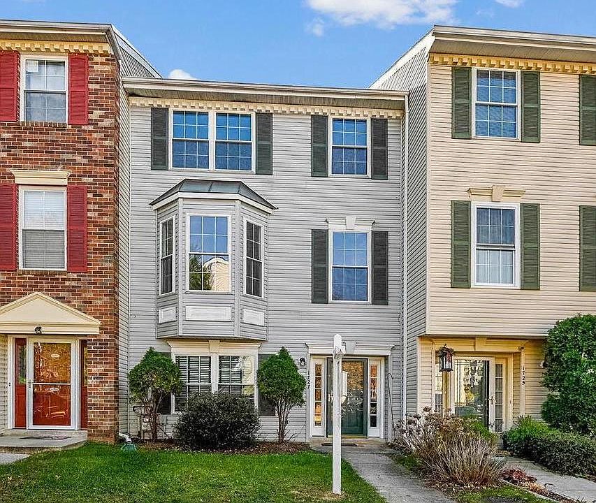 1st image of 1727 Wood Carriage Way