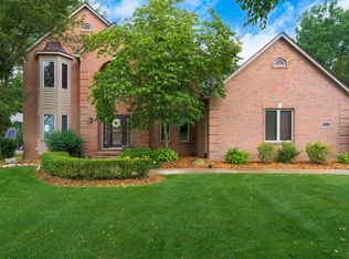 4614 Sawgrass Dr W, Ann Arbor, MI