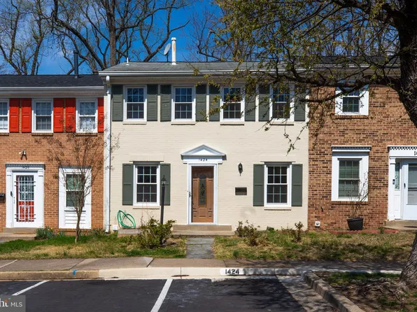 1424 Deerfield Ln, Woodbridge, VA 22191