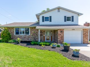 1721 Valley Vista Dr, Bettendorf, IA 52722