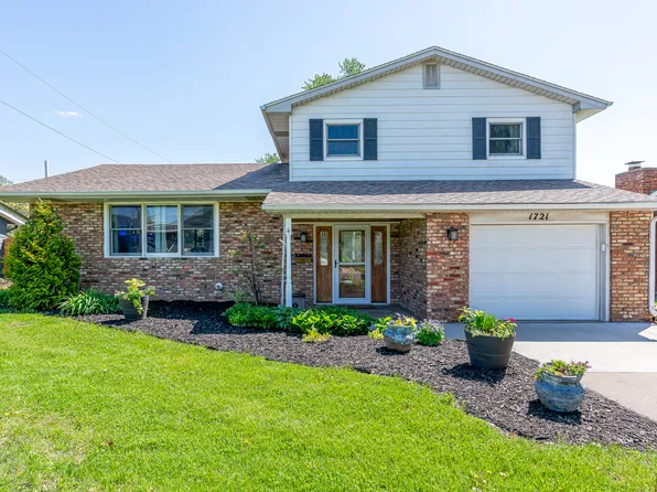 1721 Valley Vista Dr, Bettendorf, IA 52722
