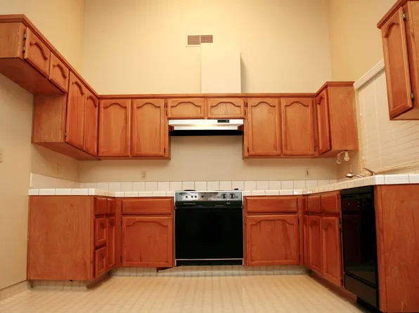 3464 W Robinwood Ln, Fresno, CA 93711