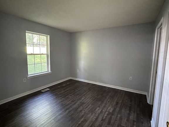 5th image of 70 Leslie Ln #1