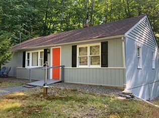 111 Hickory Dr, Greentown, PA 18426