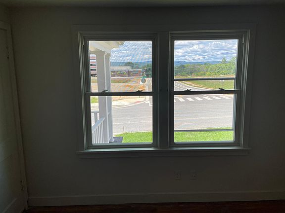 5th image of 200 Eheart St SE #4