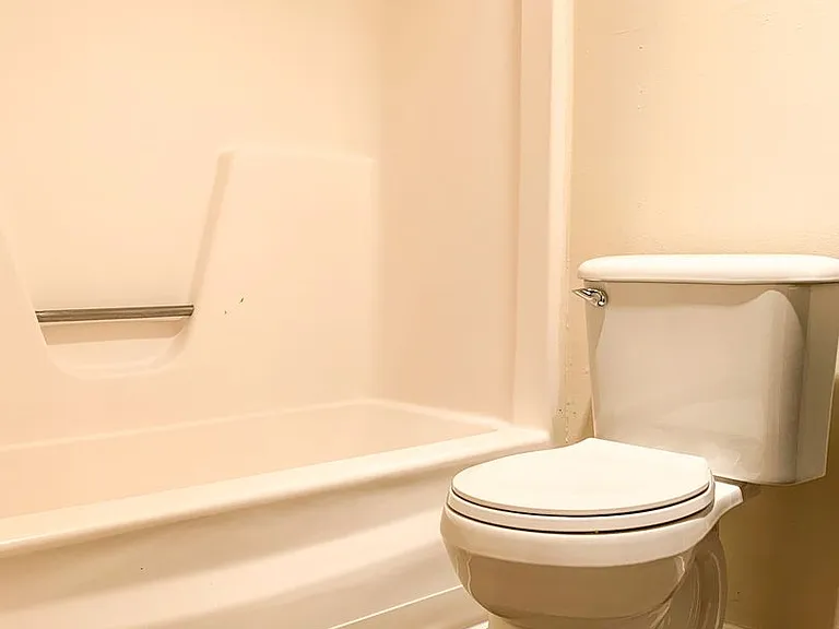 Spacious 2 Bedroom Apartment with Private Patio — Photo 20