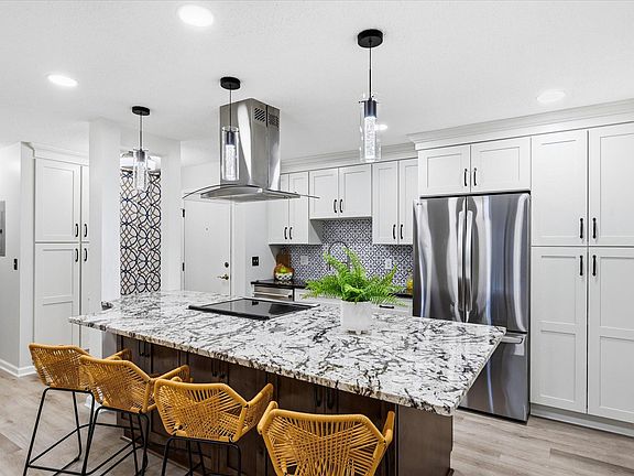 4th image of 135 Viking Dr E APT 104