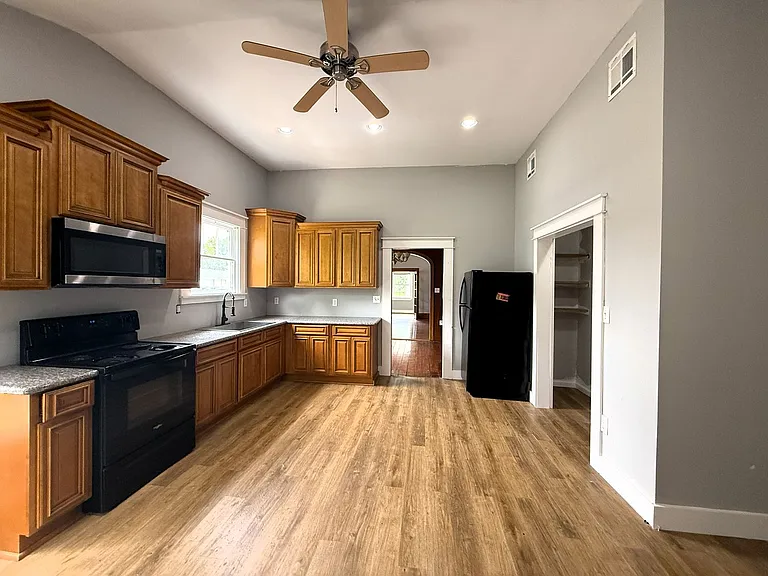 316 Kirkman St — Photo 11