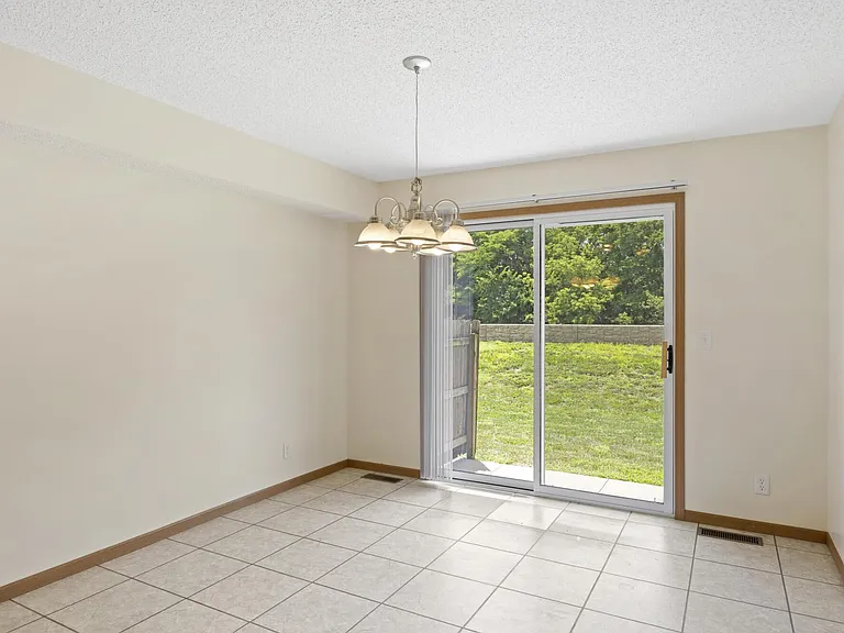 Pebblebrook Apartments — Photo 34