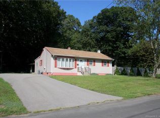 137 Orchard Dr, Uncasville, CT 06382