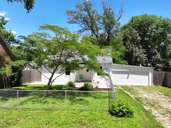 630 N 5th St, Lawrence, KS 66044