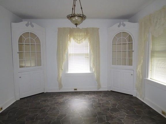 5th image of 218 Peirson Ave