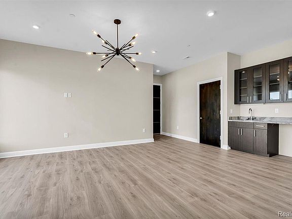 5th image of 438 Selden St Unit 202