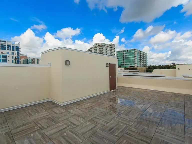665 E Jackson St — Photo 23