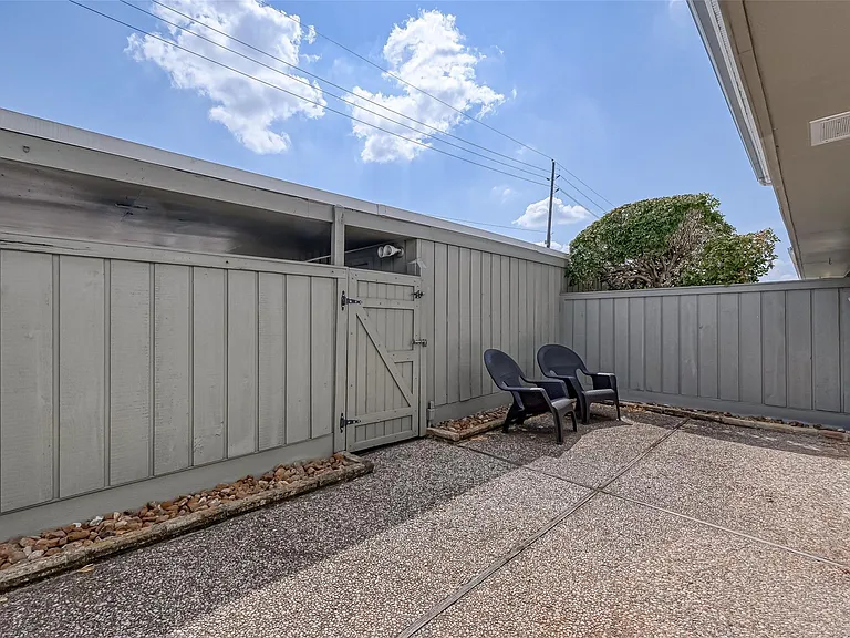 6329 Del Monte Dr #100 — Photo 40